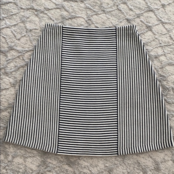 A skirt - Picture 1 of 2